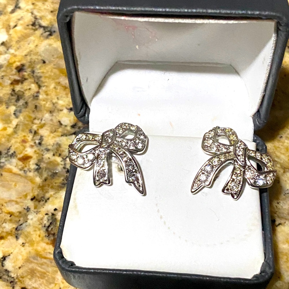 Gorgeous vintage rhinestone earrings